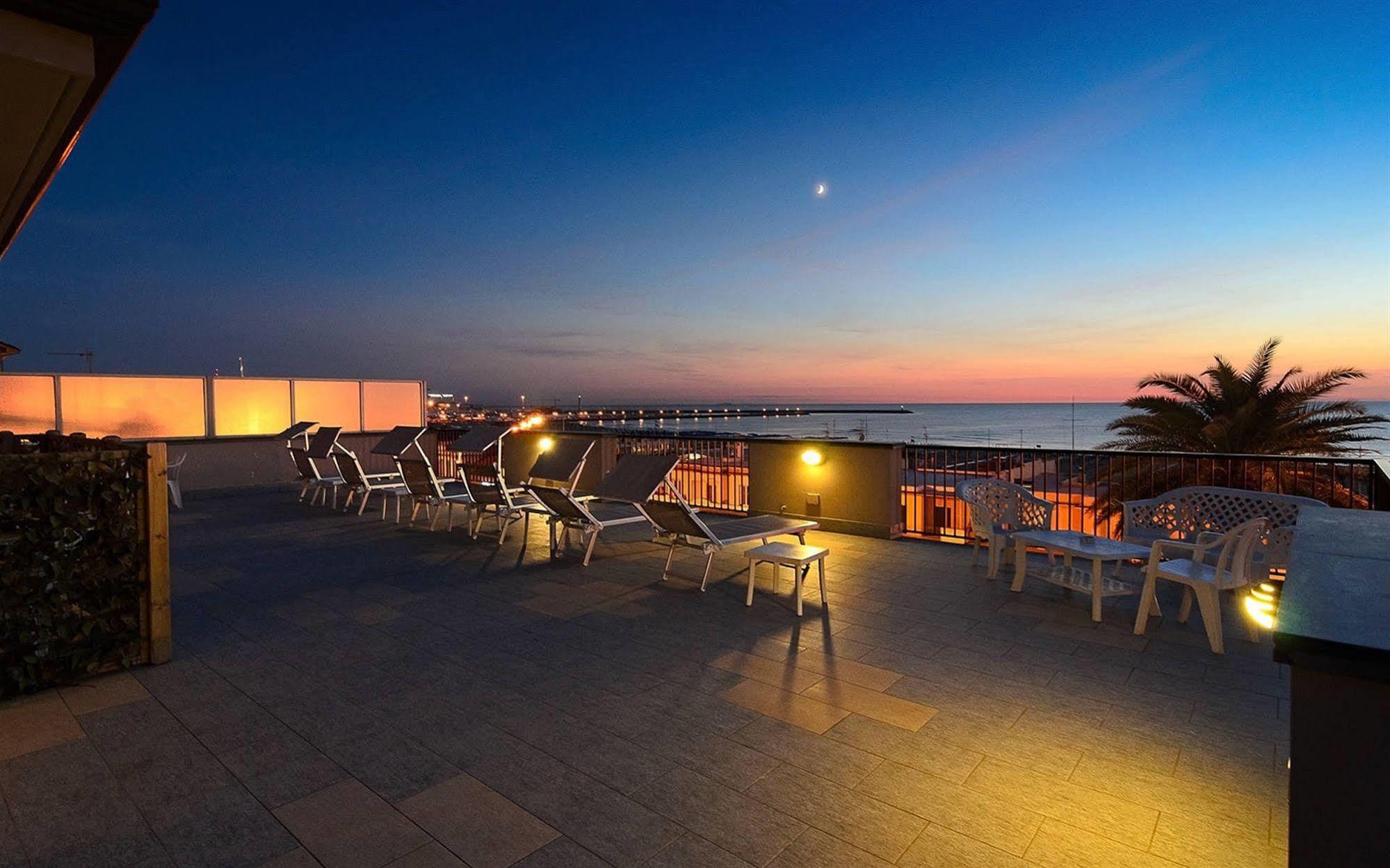 Hotel Eden Viareggio Esterno foto